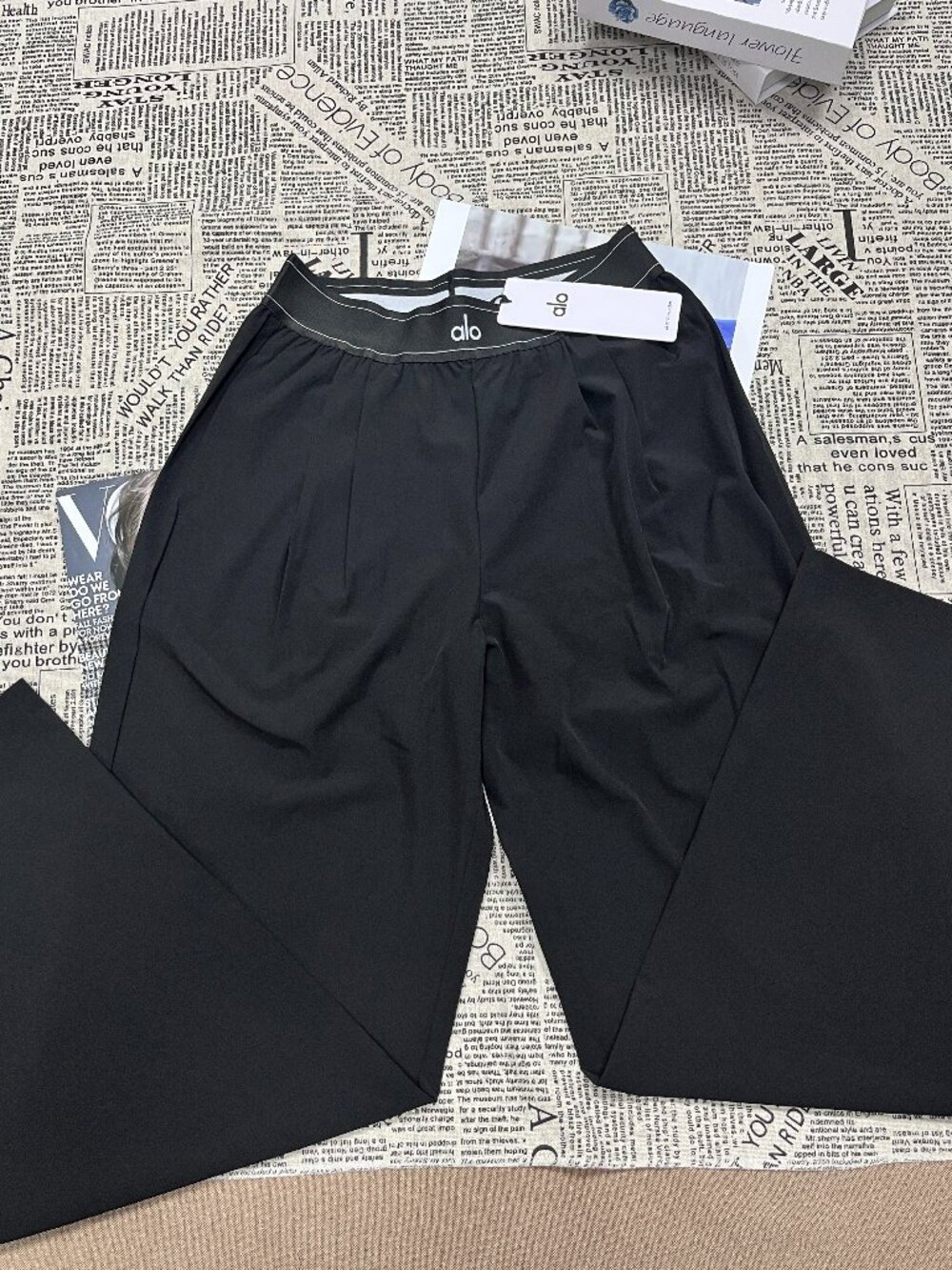 Black🖤ALO Yoga Suit Up Trouser (Regular) NWT 30-inch inner seam - Picture 2 of 7